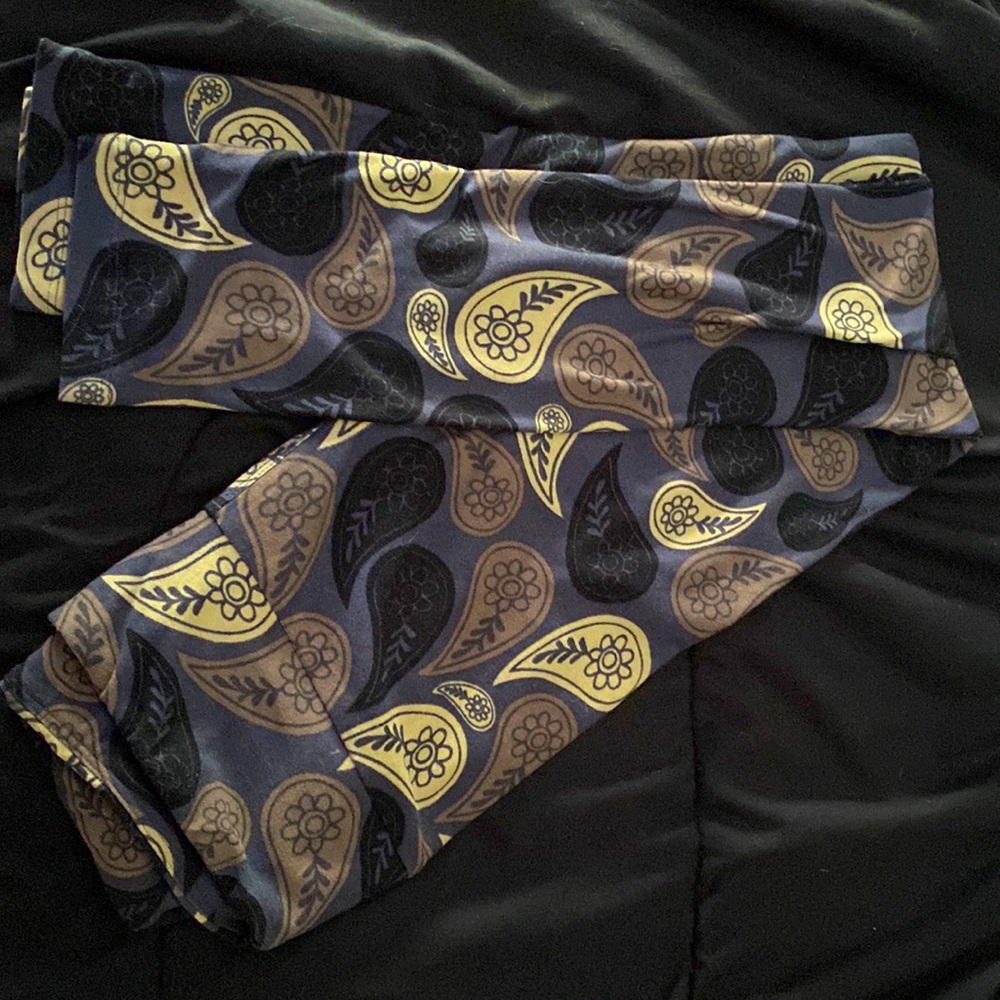 Cute Floral Pattern Leggings, One Size almost New.